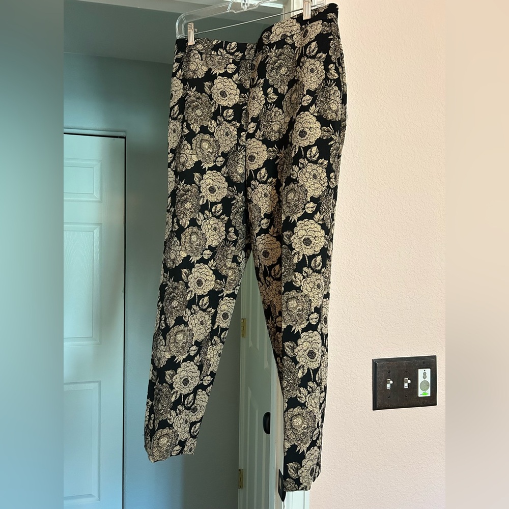 Ann Taylor Black and Gold Floral Trousers Size 8 EUC